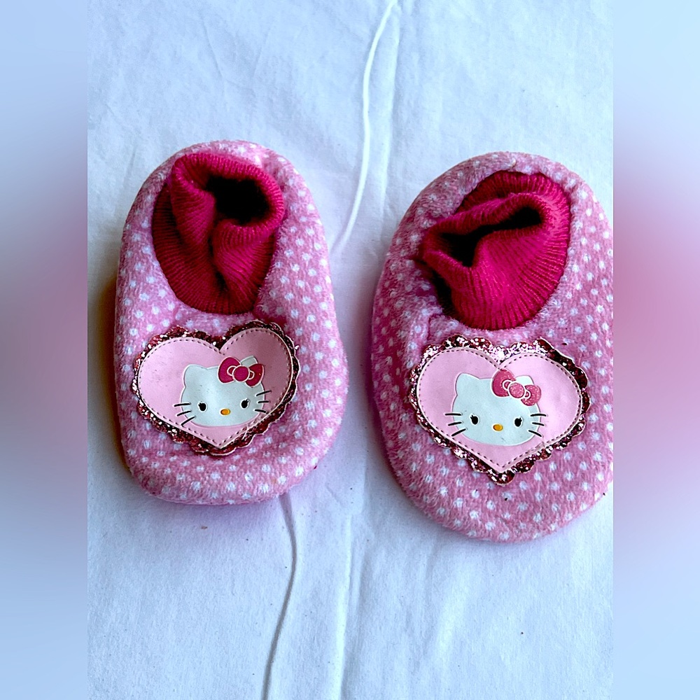 Hello kitty Slippers 7-8 youth, hot pink, light pink, and white.
